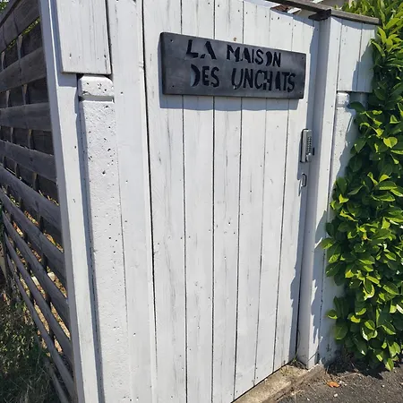 La Maison Des Unchats Saint-Rambert-sur-Loire