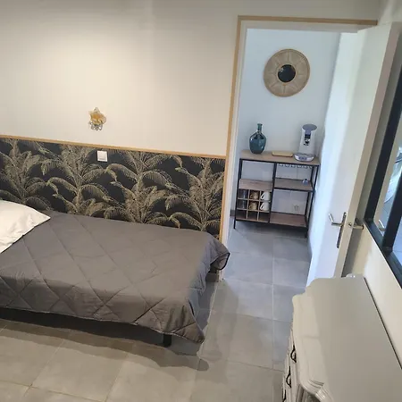 La Maison Des Unchats Bed & Breakfast